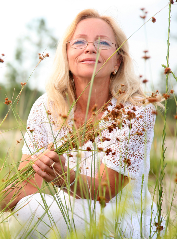 pregnant woman dealing with prenatal mental health holding her belly